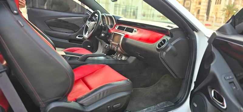 Beautiful Chevrolet Camaro RS- (2015), White/Red Combo, Attractive looks, Excellent Condition63699032197377111