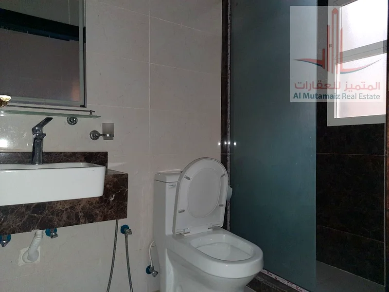 A distinctive residential and commercial building located in Al Rawda 3,63877988812673111