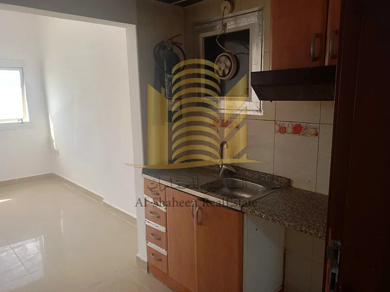 استوديو للإيجار السنوي في الرشيديه 2، مقابل أبراج فالكون63720879484033113