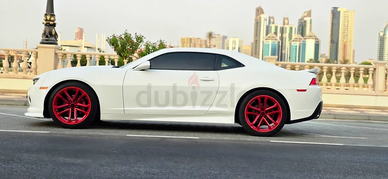 Beautiful Chevrolet Camaro RS- (2015), White/Red Combo, Attractive looks, Excellent Condition63699032197377112