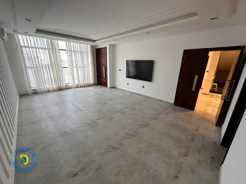 Villa for sale in Al Rawda 1, Ajman, 5 rooms, including electricity, water and AC, large areas, freehold land bank financing63874152893825112