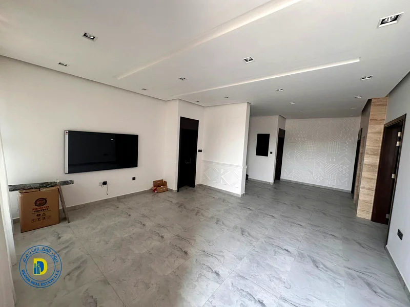 Villa for sale in Al Rawda 1, Ajman, 5 rooms, including electricity, water and AC, large areas, freehold land bank financing63874152893825113