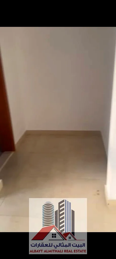 **شقة واسعة مكونة من غرفتي نوم للإيجار في منطقة الراحة – موقع ممتاز وسعر معقول**63711251012737112