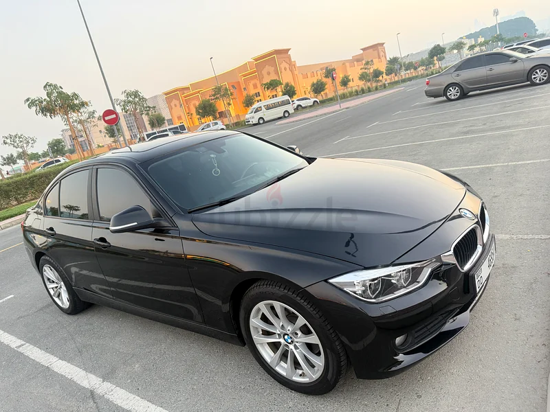 BMW 320i xDrive63700381168770114