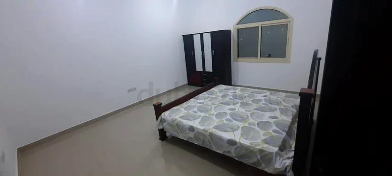 غرفة واسعة مع حمام منفصل للإيجار في بني ياس63797301137283110