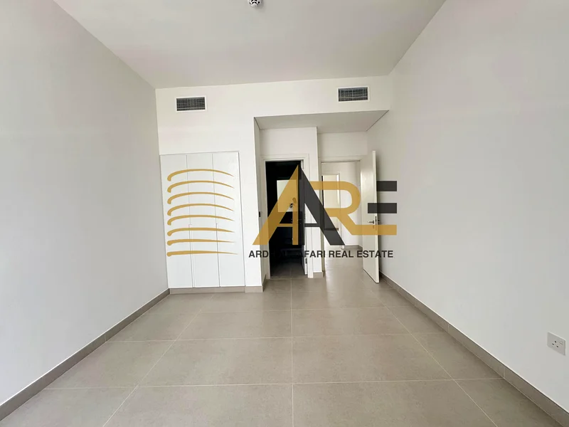 تاون هاوس فاخر جديد مكون من غرفتي نوم في موقع متميز.63699930043010113