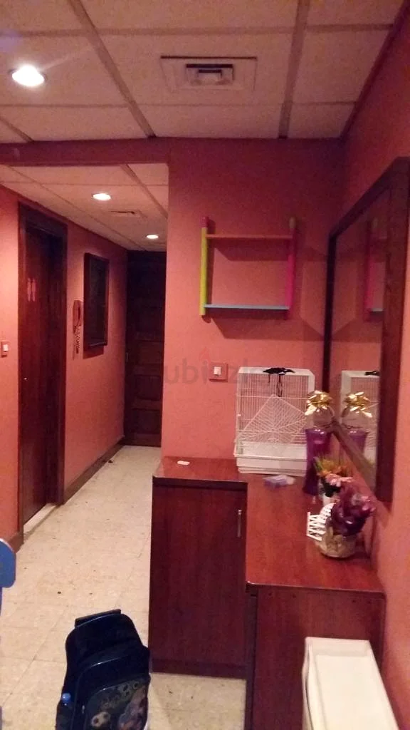 قاعة كبيرة حمام منفصل شعبية 12 عائلة مع سيدة63796471824642112
