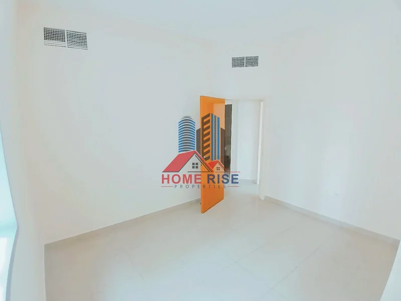 شقة من غرفتين نوم مع مطبخ مفتوح وحمامين / مبنى عائلي مقابل مركز صحراء63707514314754112