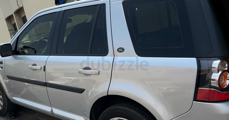 LR 2 بحالة جيدة، سيارة عائلية مستعملة63699059722883111