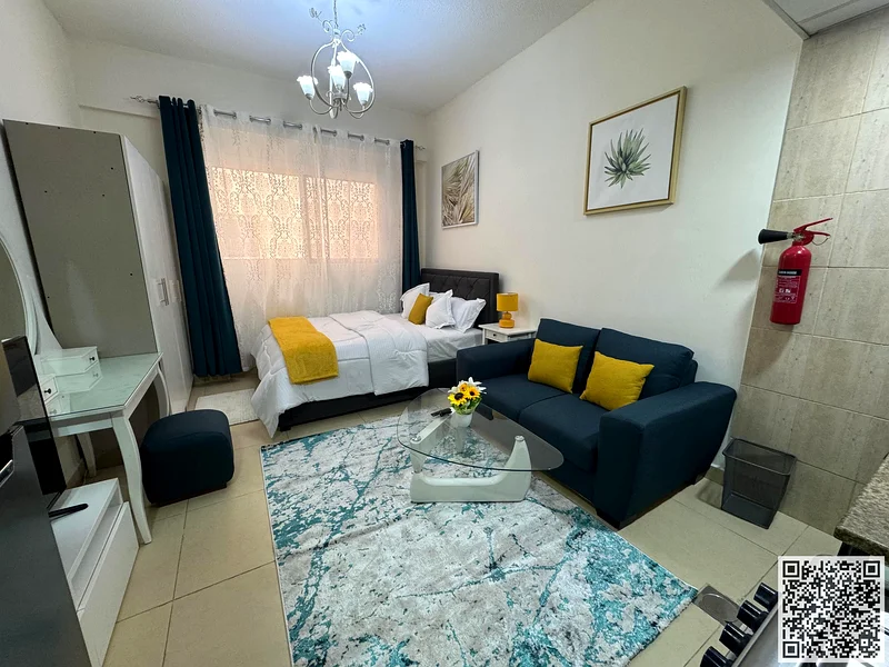 🏡 فئة راقية! استوديو جديد بالكامل ومفروش بالكامل للإيجار الشهري في برج الياسمين – الجرف 2 ✨ 🔹 استوديو واسع مع أثاث جديد أنيق63837559412609110