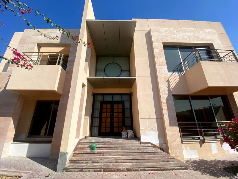فيلا حديثة | مسبح خاص | غرفة خادمة63743312313475112
