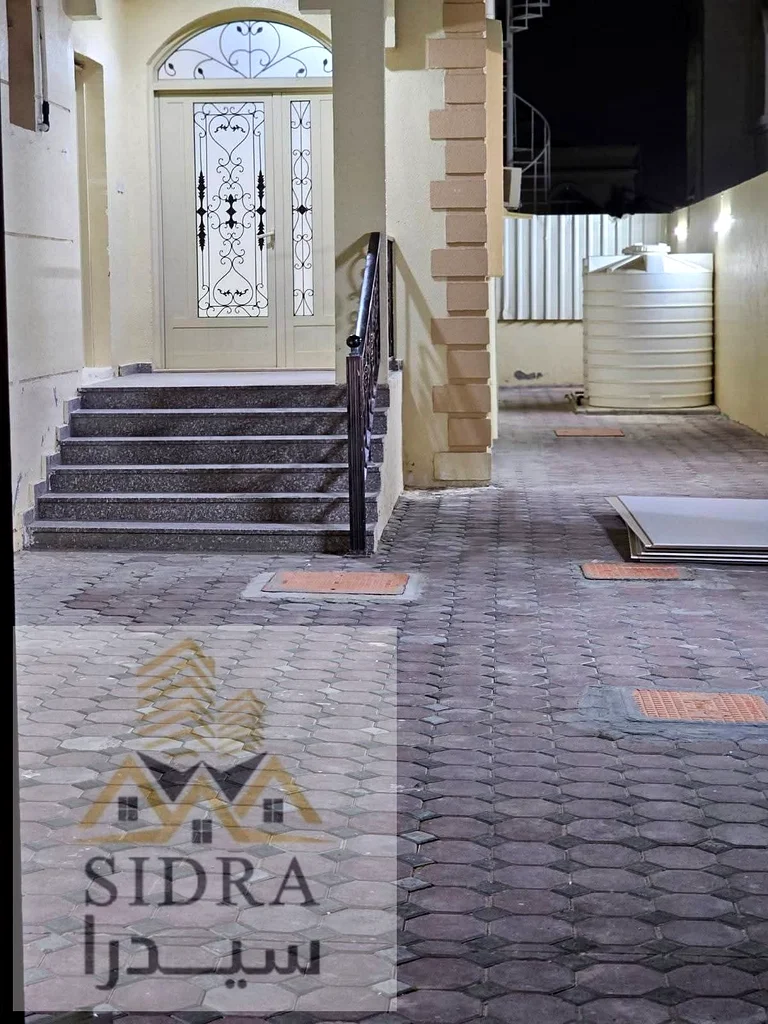 **فيلا مميزة للإيجار – الروضة 2 – موقع متميز**63722723684995111