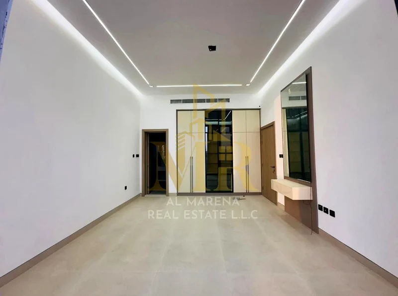 🏡 للبيع: فيلا فاخرة في الباهية – عجمان | طابقين + سطح | 5 غرف نوم رئيسية | مجلس + 2 غرف معيشة | مطبخ حديث | 1,950,000 درهم إماراتي (Ne63883480381315114