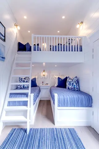 Charming Coastal-Themed Bunk Bed Room Setup
