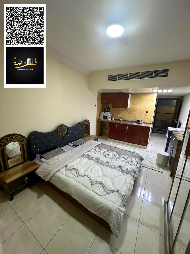 شقة للايجار الشهري في عجمان، الروضة 2، شارع الشيخ عمار. السعر: 2,500 درهم، يشمل جميع الفواتير والانترنت. شرفة ومطبخ جانبي.63722723677826113