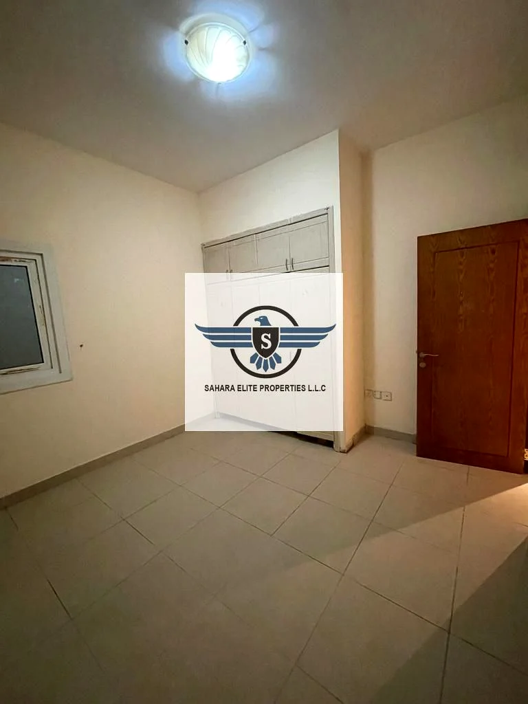 شقة واسعة مكونة من غرفتي نوم مع خزانة ملابس بالقرب من حديقة النهدة، متوفرة في النهدة الشارقة63706863714306111