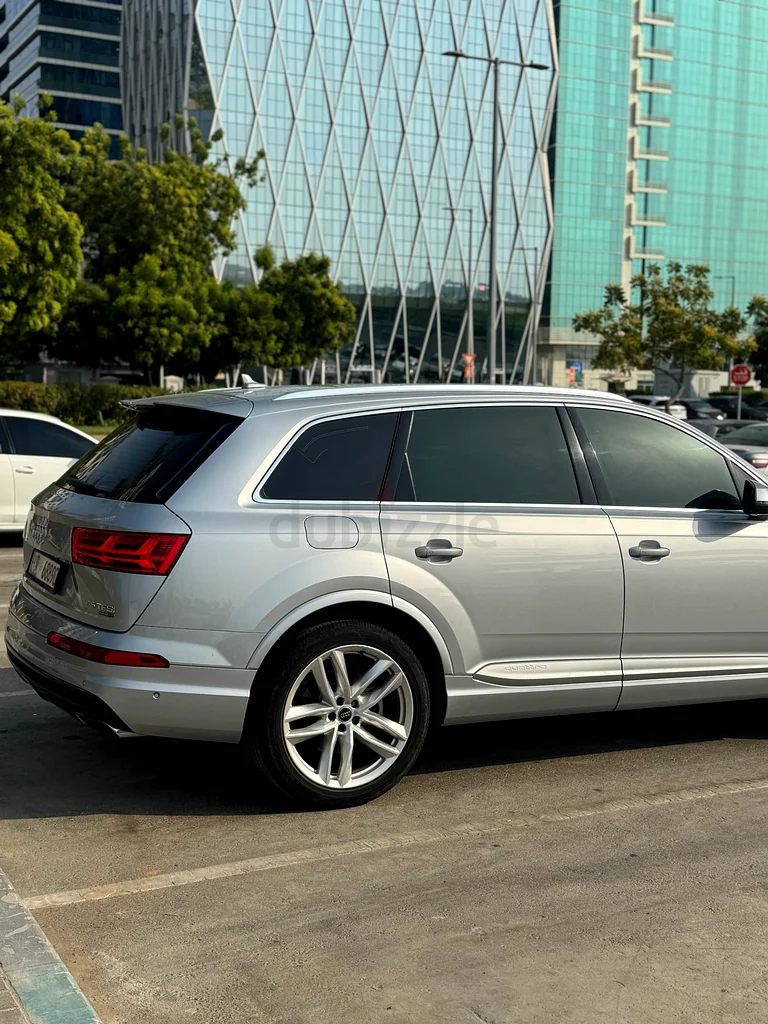 Audi Q7 S-Line Quattro V663699036801795110