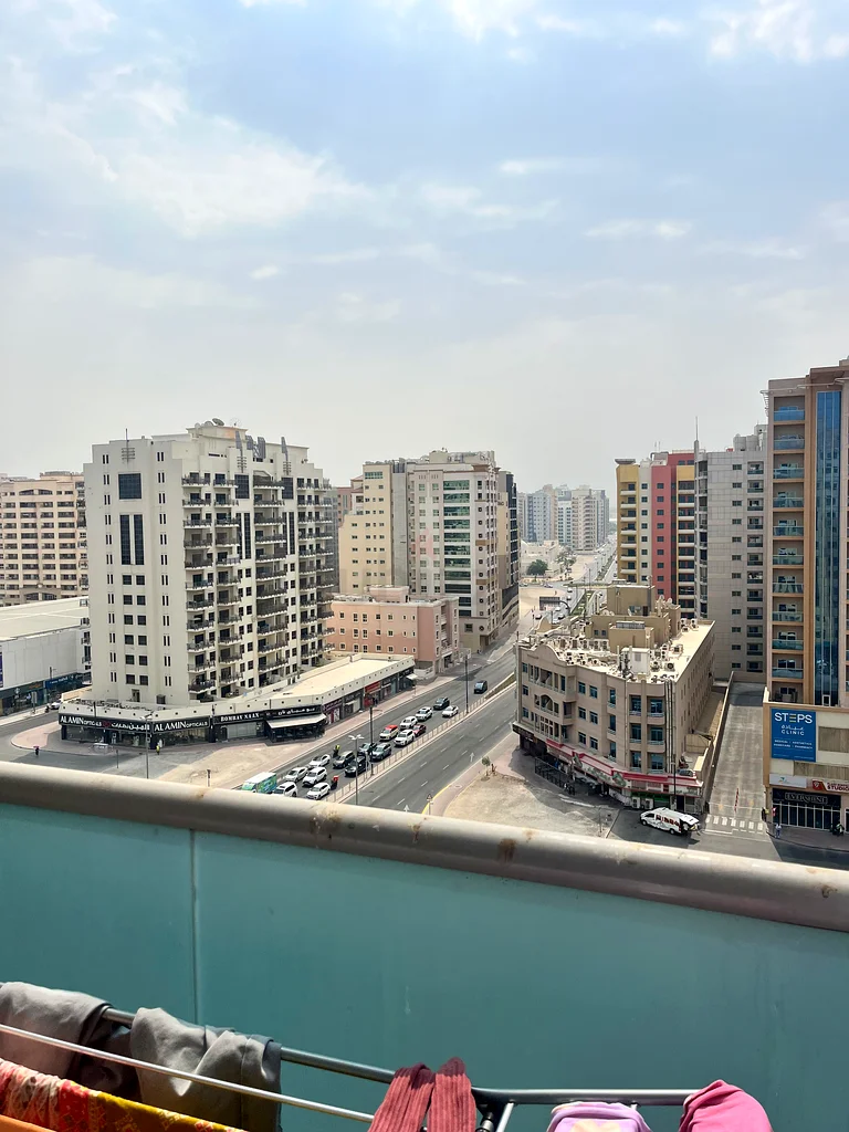 قاعة خاصة كبيرة مع شرفة63795946769283114