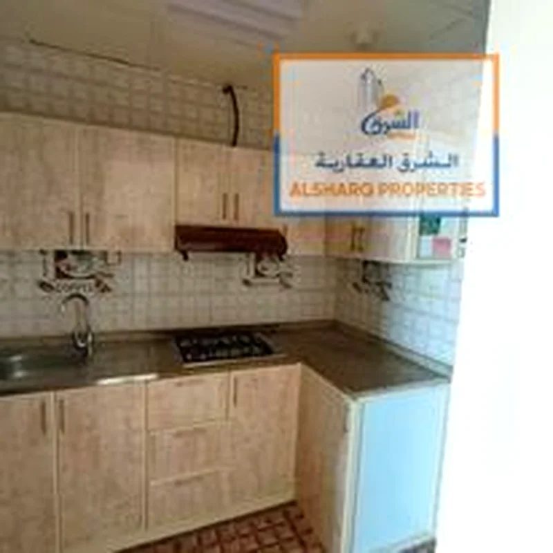 الاستوديوهات غير المؤثثة الأكثر جمالاً، بالإيجار الشهري وبسعر جيد جداً، على البحر، مع شرفة رائعة تطل على المارينا والبحر63811666079233114