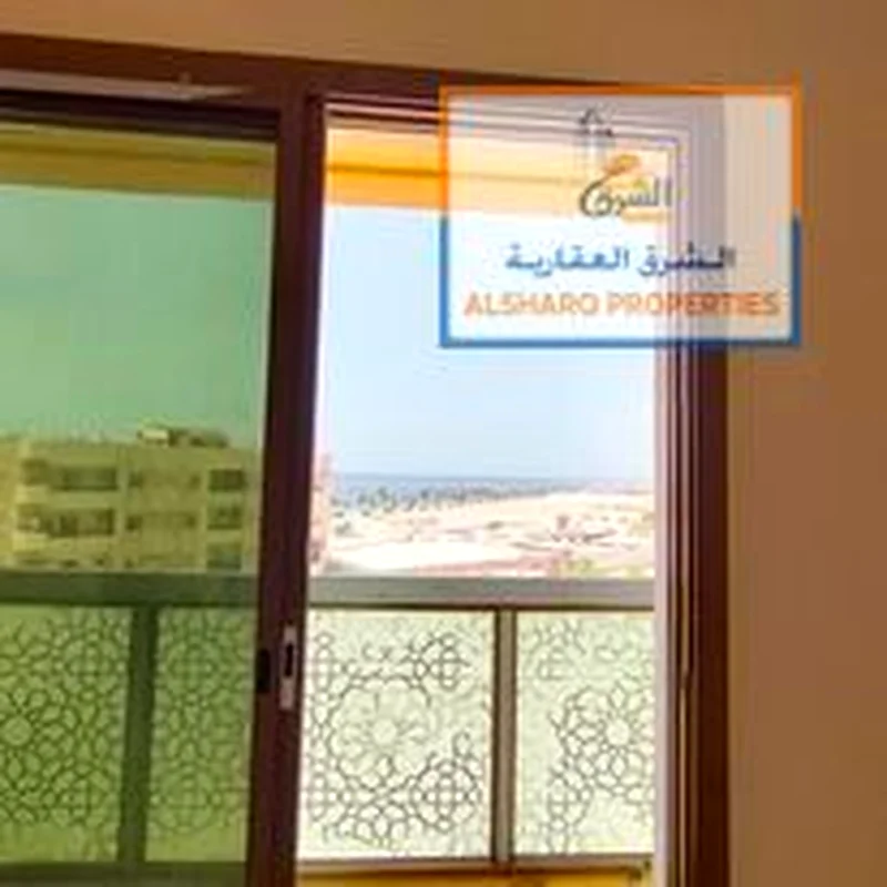الاستوديوهات غير المؤثثة الأكثر جمالاً، بالإيجار الشهري وبسعر جيد جداً، على البحر، مع شرفة رائعة تطل على المارينا والبحر63811666079233112