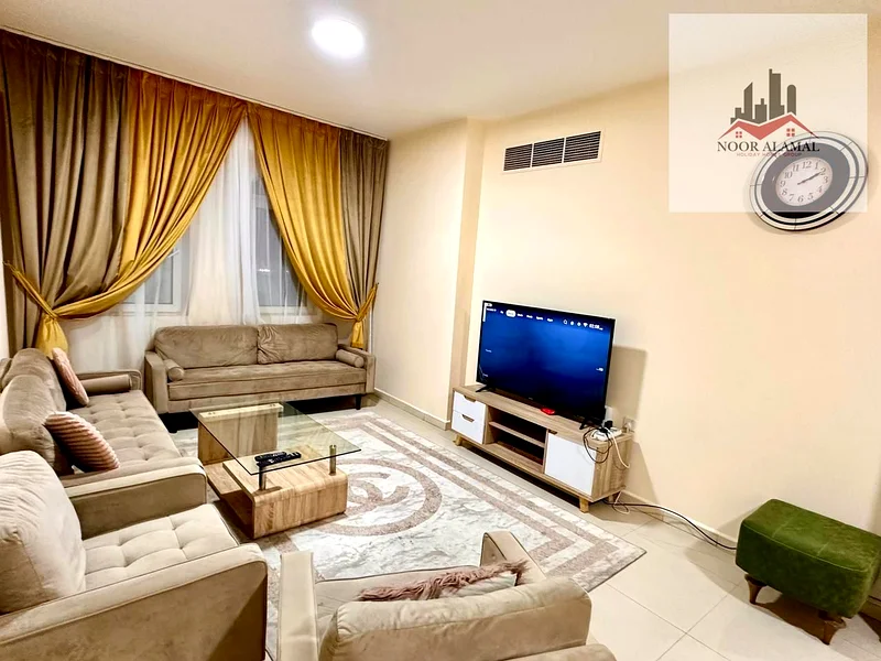 شقة في الشارقة، المجاز 3، غرفة نوم واحدة، وصالة، ومطبخ، وحمامين، وشرفة. السعر: 4000 درهم شاملاً الإنترنت فقط.63827987868419112
