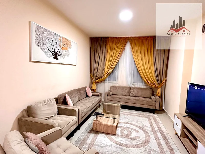 شقة في الشارقة، المجاز 3، غرفة نوم واحدة، وصالة، ومطبخ، وحمامين، وشرفة. السعر: 4000 درهم شاملاً الإنترنت فقط.63827987868419110