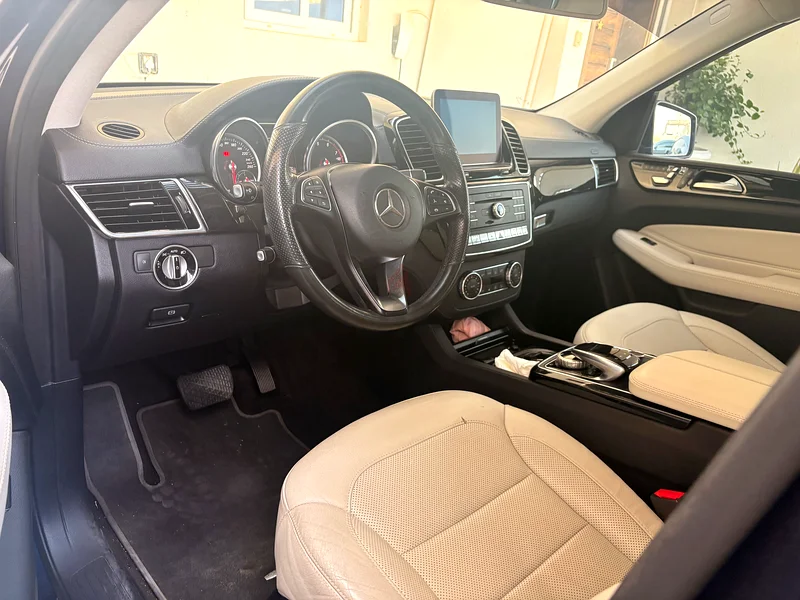 Mercedes Benz GLE 400 lady driven63699043496579114