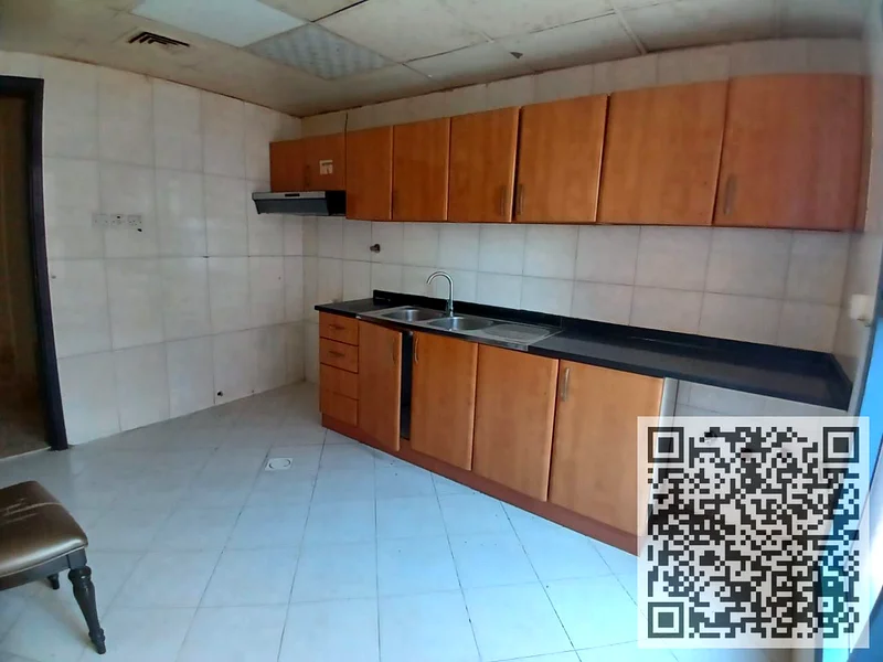 شقة بثلاث غرف نوم وصالون وصالة63885248256515113