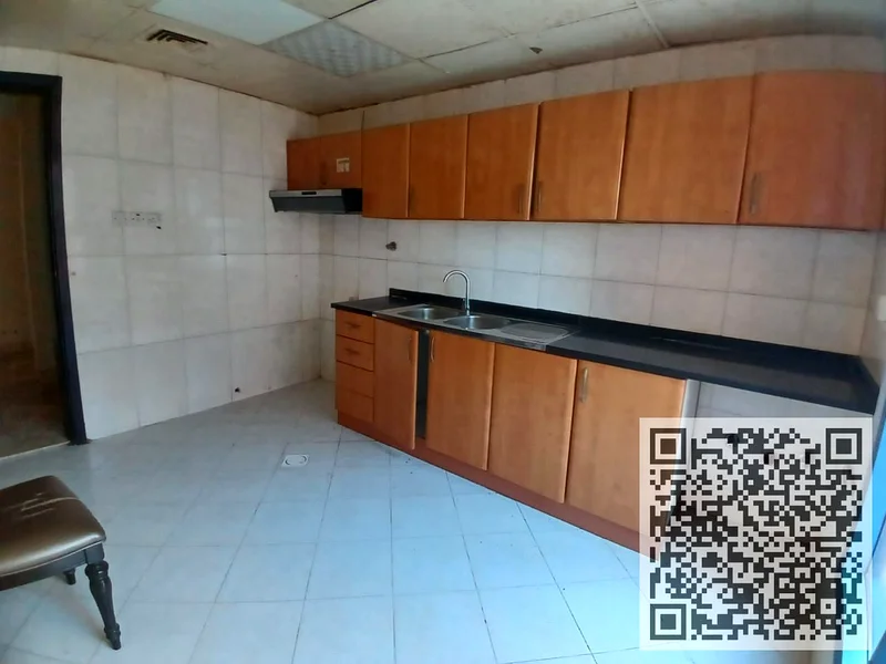 شقة بثلاث غرف نوم وصالون وصالة63885248256515112