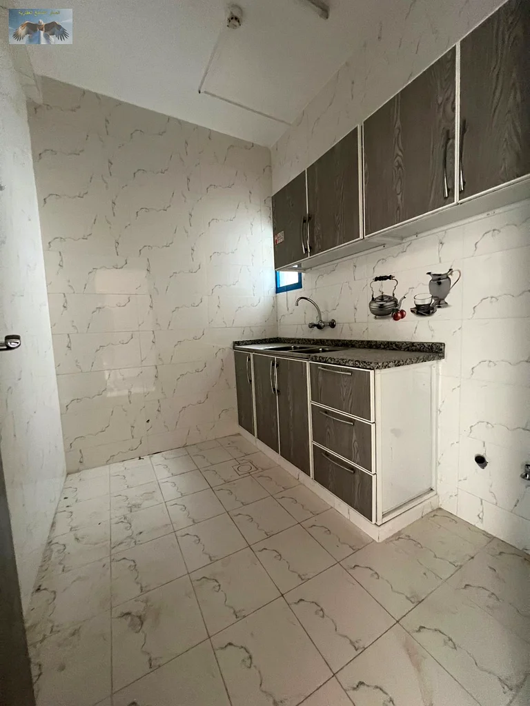 غرفة نوم واسعة بتصميم مريح. صالة كبيرة، مثالية للعائلات الصغيرة أو الأفراد. تشطيبات عصرية بلمسة أنيقة. عملي63721528570371114