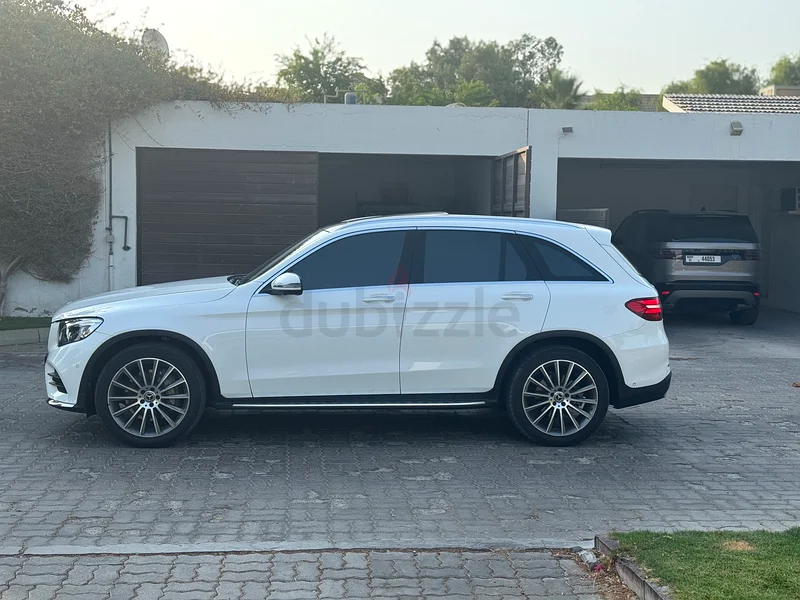 Excellent condition GLC250 AMG//GCC63700381359618113