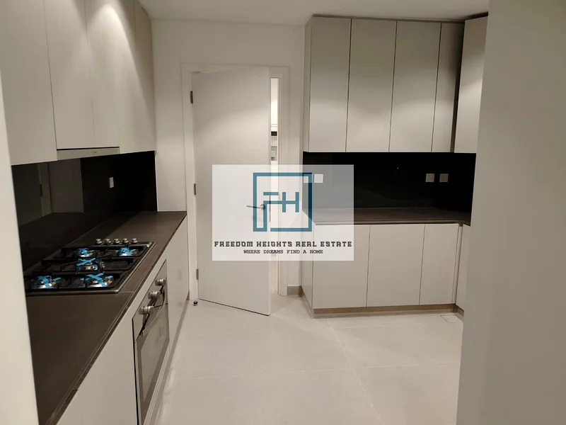 شقة بثلاث غرف نوم في الزاوية جميعها رئيسية | موقع مميز63699747087363113