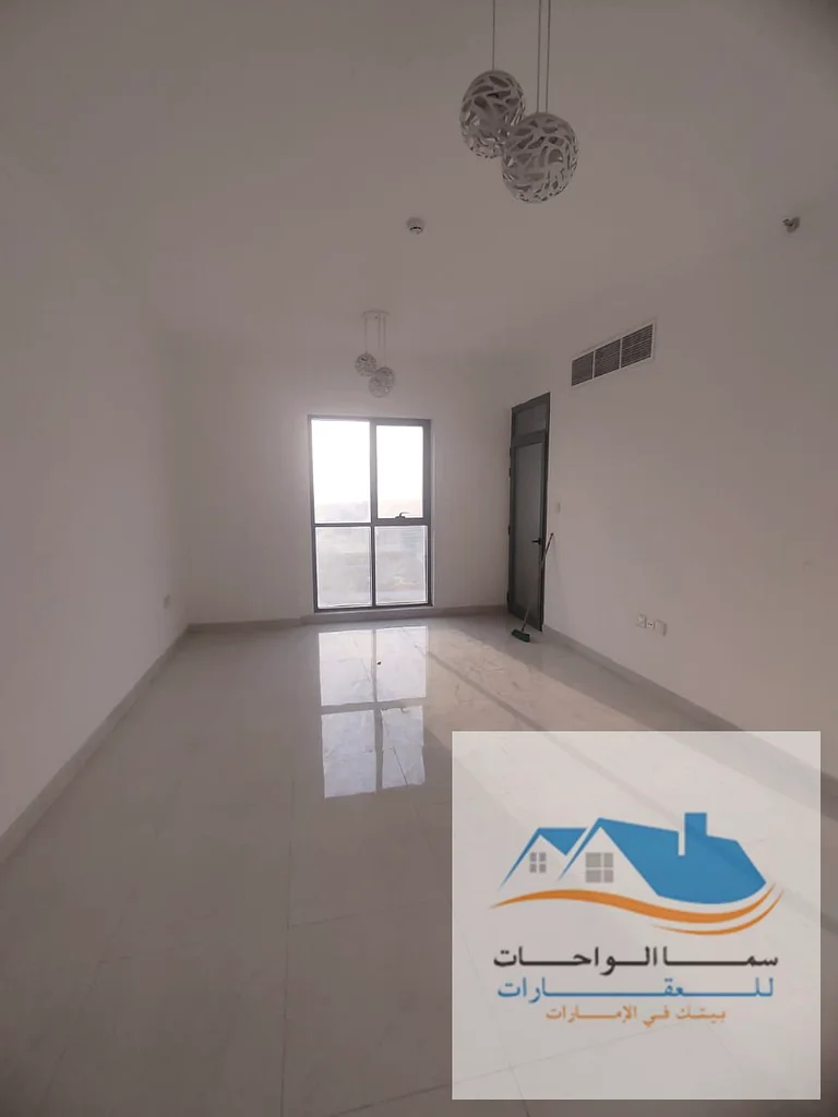 برج الخان راند المطل على الشارع الرئيسي والبحيرة63812707070722110