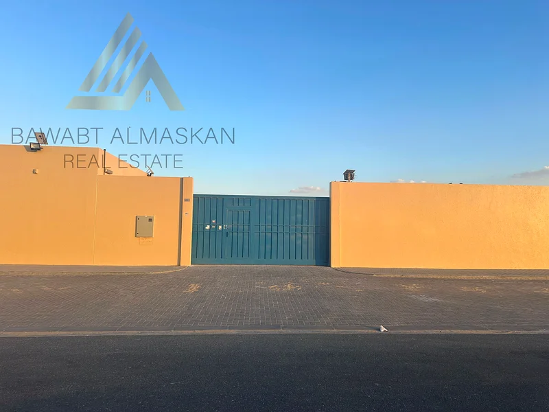 فرصة استثمارية: ساحة مفتوحة مؤجرة + مكاتب مع طاقة 100 كيلو فولت أمبير للبيع في المنطقة الصناعية بالسجا، الشارقة! فقط للمواطنين من دول الخليج والعرب63820667066627110