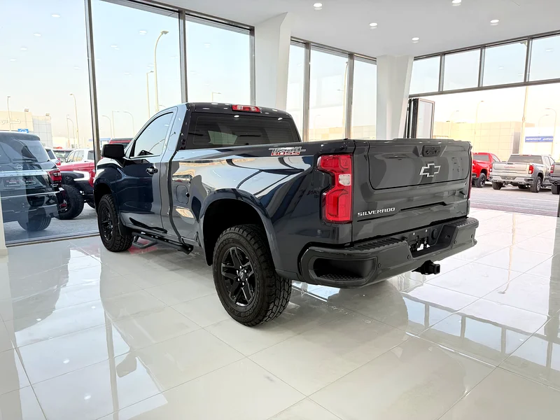 Chevrolet Silverado LT Trail Boss Gray with Beige Interior Gulf Ben Hamoudah 202363699031363201113