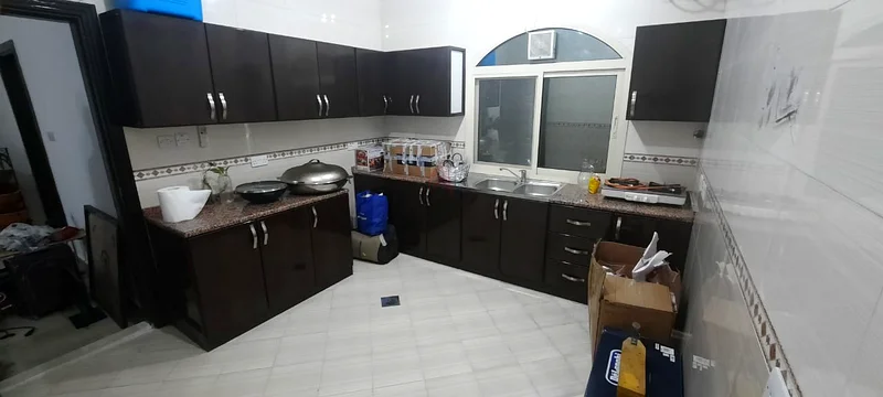 غرفة واسعة مع حمام منفصل للإيجار في بني ياس63797301137283113