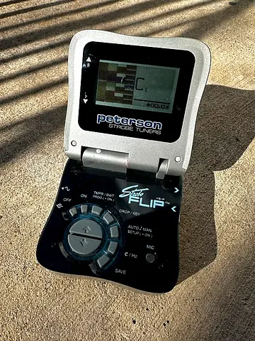 The Peterson VS-F StroboFlip Compact Virtual Strobe Tuner