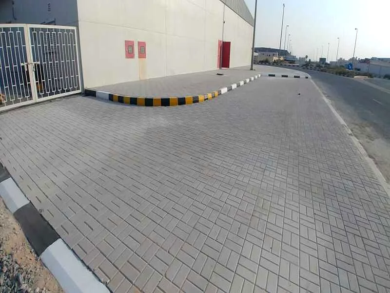 Warehouse for sale in Al-Sajaa area, Old Al-Hunaidat district, Block 4; land area: 32,879 square feet.63818610516483114