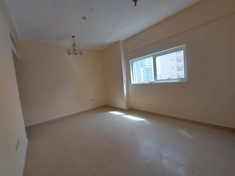 شقة واسعة بغرفة نوم واحدة | موقف سيارات مجاني | مسكن عائلي جديد | 34,000 درهم63812035013507113