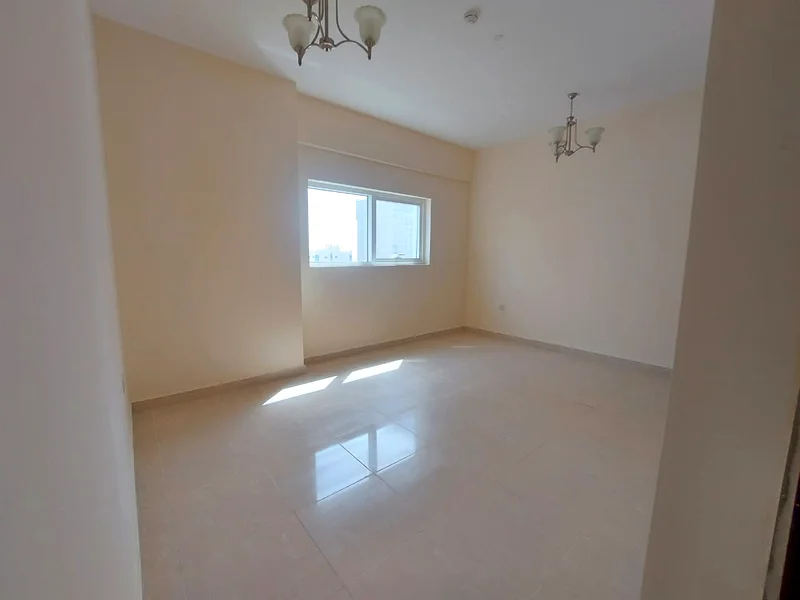 شقة واسعة بغرفة نوم واحدة | موقف سيارات مجاني | مسكن عائلي جديد | 34,000 درهم63812035013507114