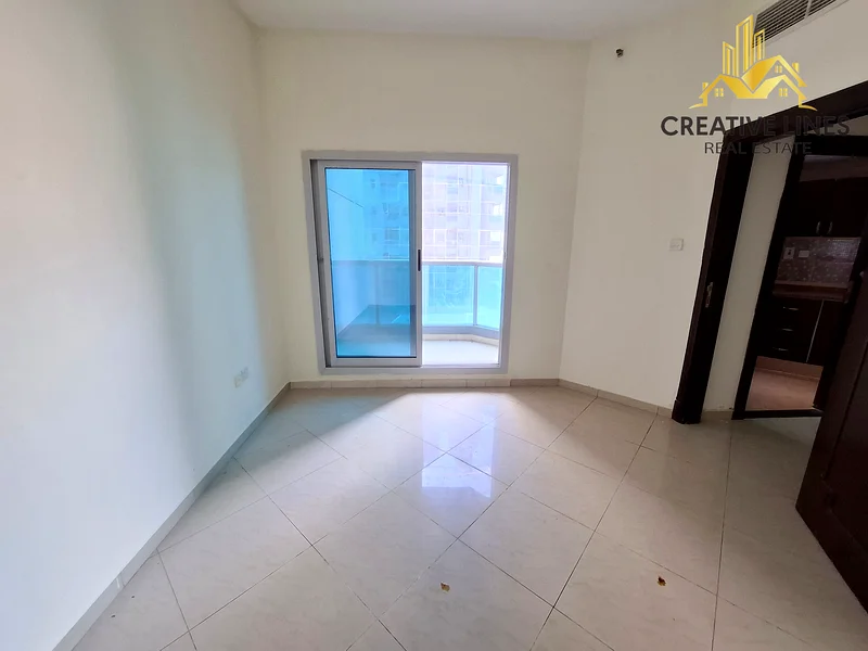 عرض ساخن شقة بغرفة نوم واحدة مع صالة وشرفة متوفرة للإيجار63756975282947112