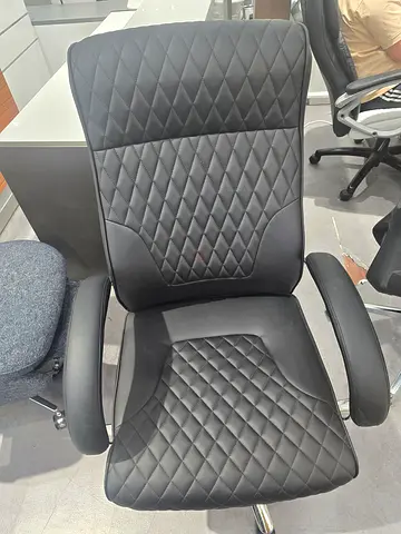Medium back leather revolving chair