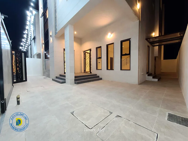 For sale, modern villa with 6 rooms and a roof, including registration fees, in the Al Helio 2 , super deluxe finishing, freehold , bank financing63909439907329112