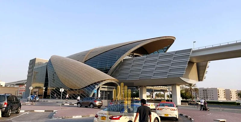 وصول سهل إلى مترو الملعب 1 شهر مجانًا 30 ألف/شيك واحد للدفع قريب من محطة RTA ومحطات الحافلات F24 مبنى عائلي63707133768833110