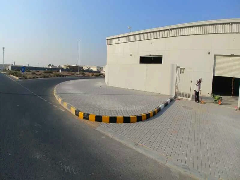 Warehouse for sale in Al-Sajaa area, Old Al-Hunaidat district, Block 4; land area: 32,879 square feet.63818610508033113