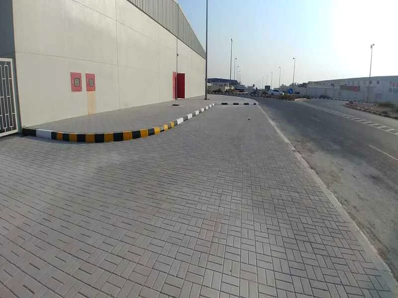 Warehouse for sale in Al-Sajaa area, Old Al-Hunaidat district, Block 4; land area: 32,879 square feet.63818610508033112