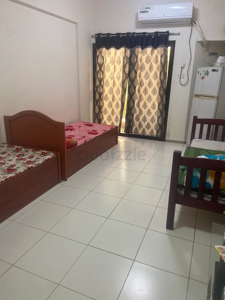 مساحة سرير للسيدات التنفيذيات في كراما بالقرب من المترو64056599814914112
