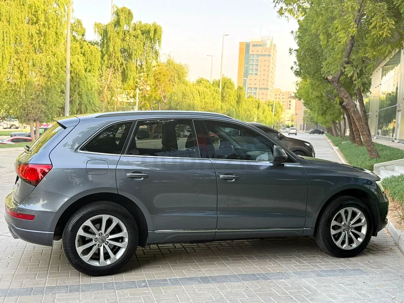Audi Q5 very low mileage 77,000 km only63699036891394114