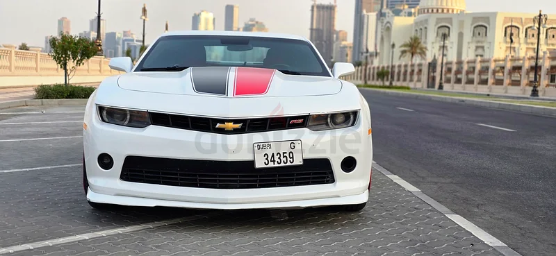 Beautiful Chevrolet Camaro RS- (2015), White/Red Combo, Attractive looks, Excellent Condition63699032197377110