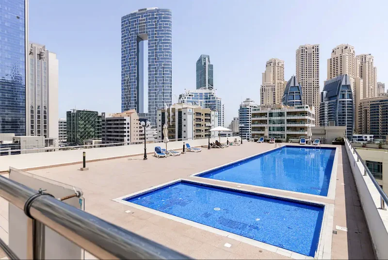 استوديو جميل مع إطلالة على المسبح | تشمل جميع الفواتير | بالقرب من الشاطئ والمترو63817478632705110